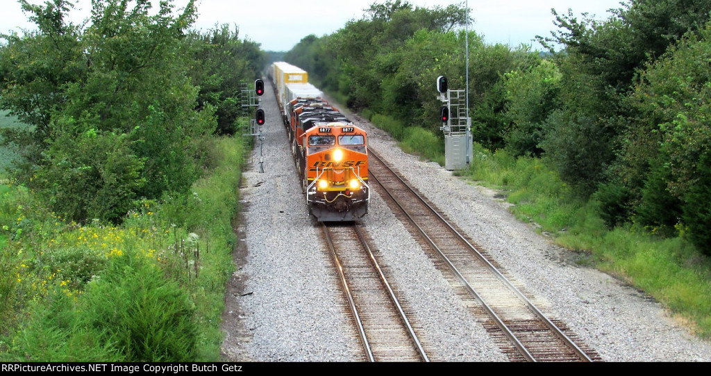 BNSF 6877